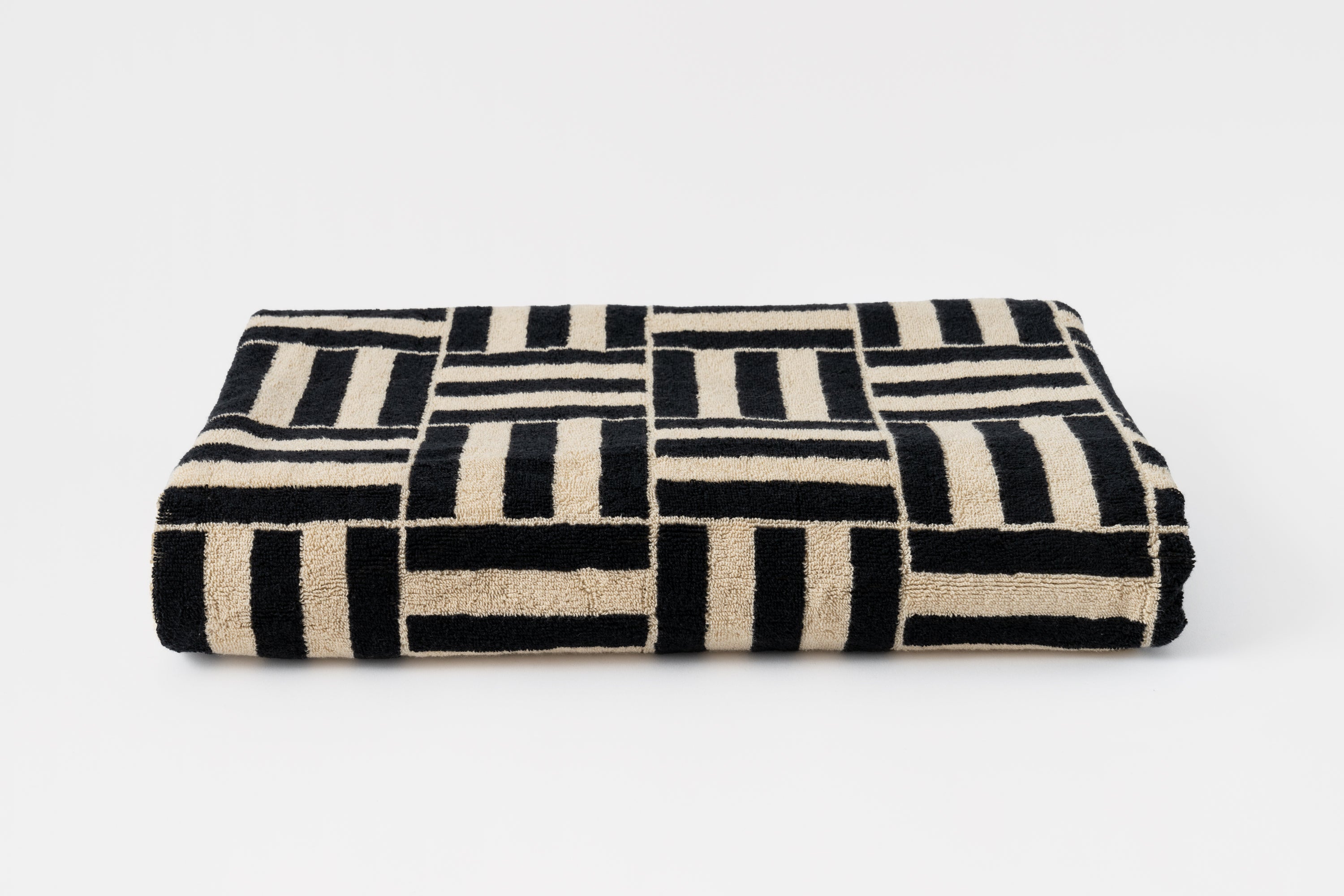 Organic Cotton Pool Towel in Sand & Noir