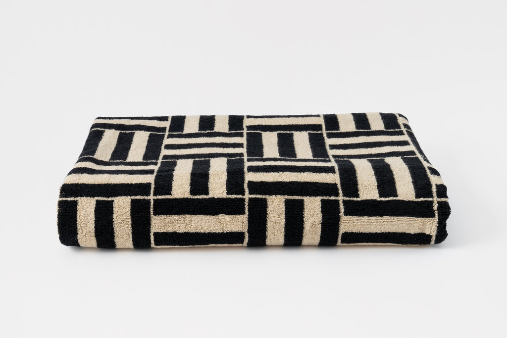 Organic Cotton Pool Towel in Sand & Noir