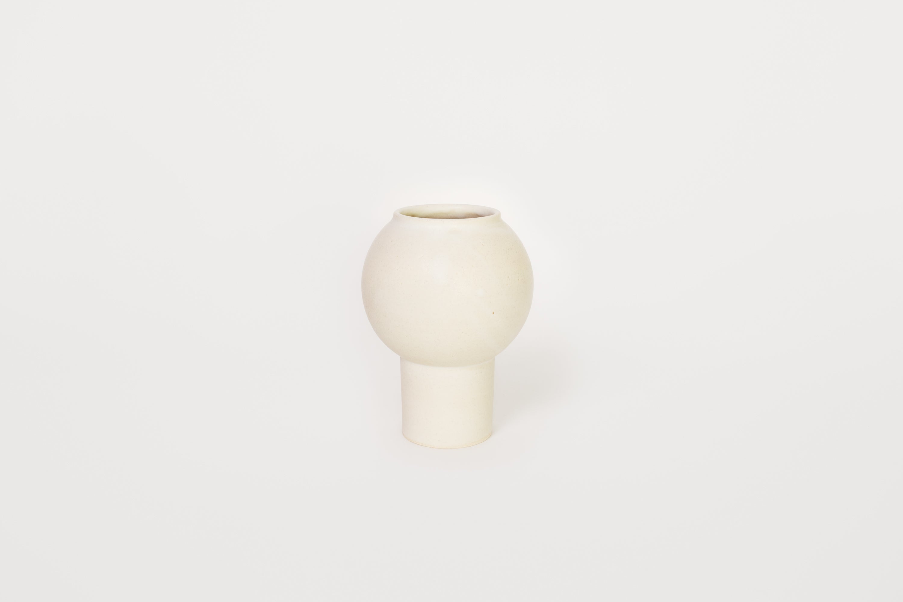 Moon Vase withTall Foot 6.5" Sandy milk